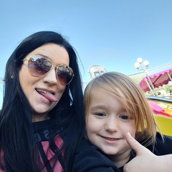 Meet your Posher, Lena - Picture 1 of 1